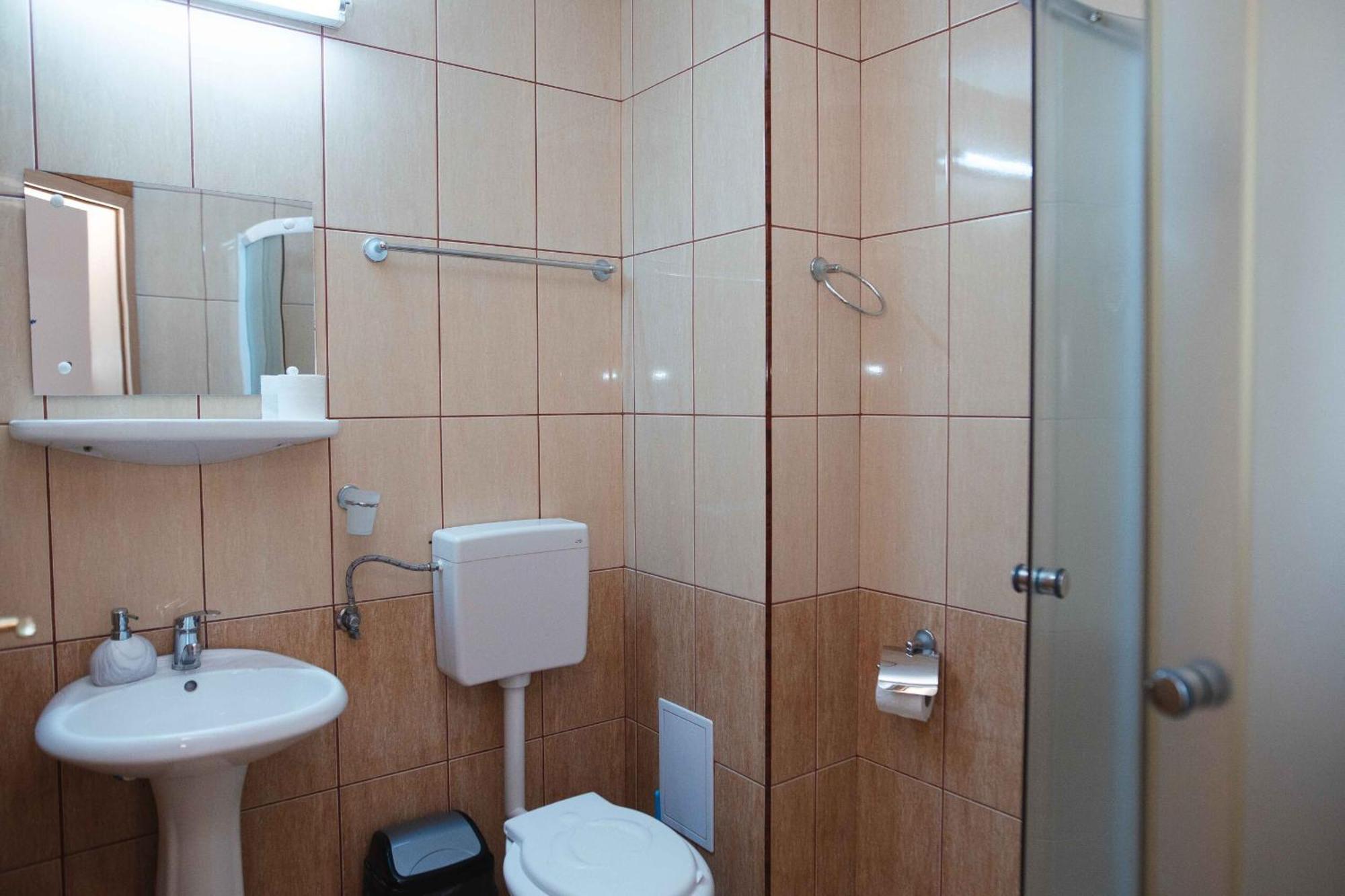 Hotel Holiday Вікторія Екстер'єр фото